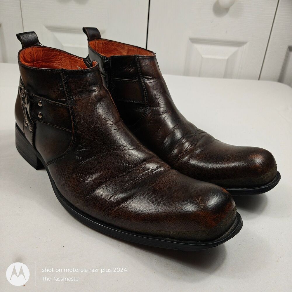 Men's Robert Wayne Zip-Up Distressed Buckle Emblem Dagger Boots US Size 10